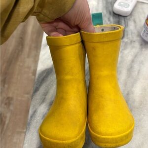Ten Little Kids Yellow Rain Boots